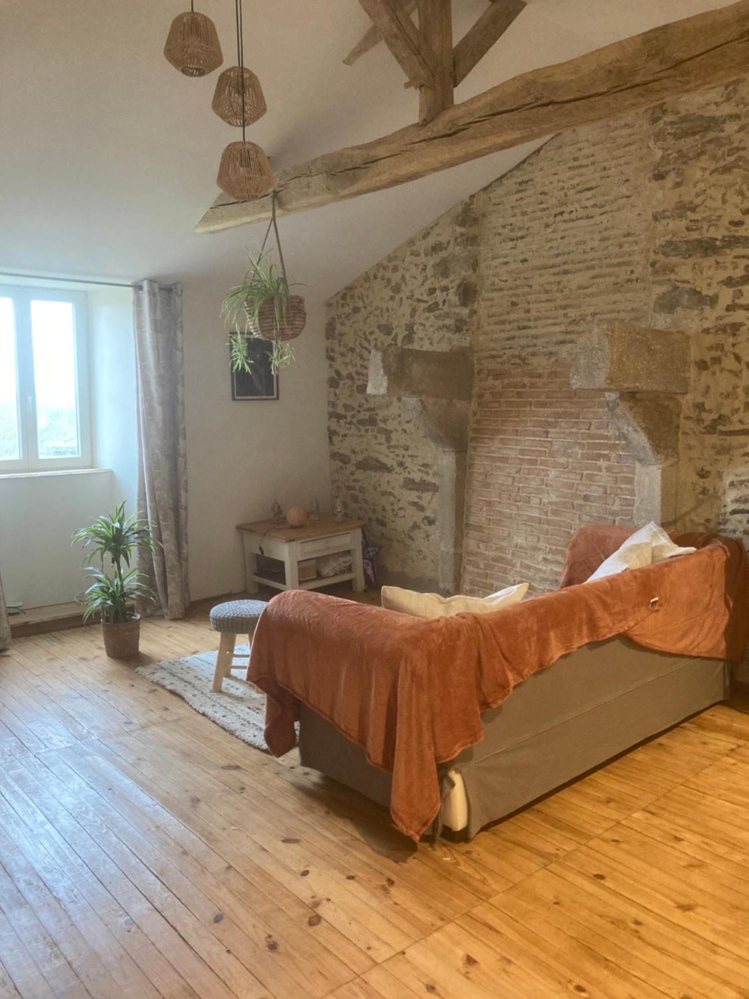 Premier Etage D Une Jolie Maison A La Campagne Montravers ภายนอก รูปภาพ
